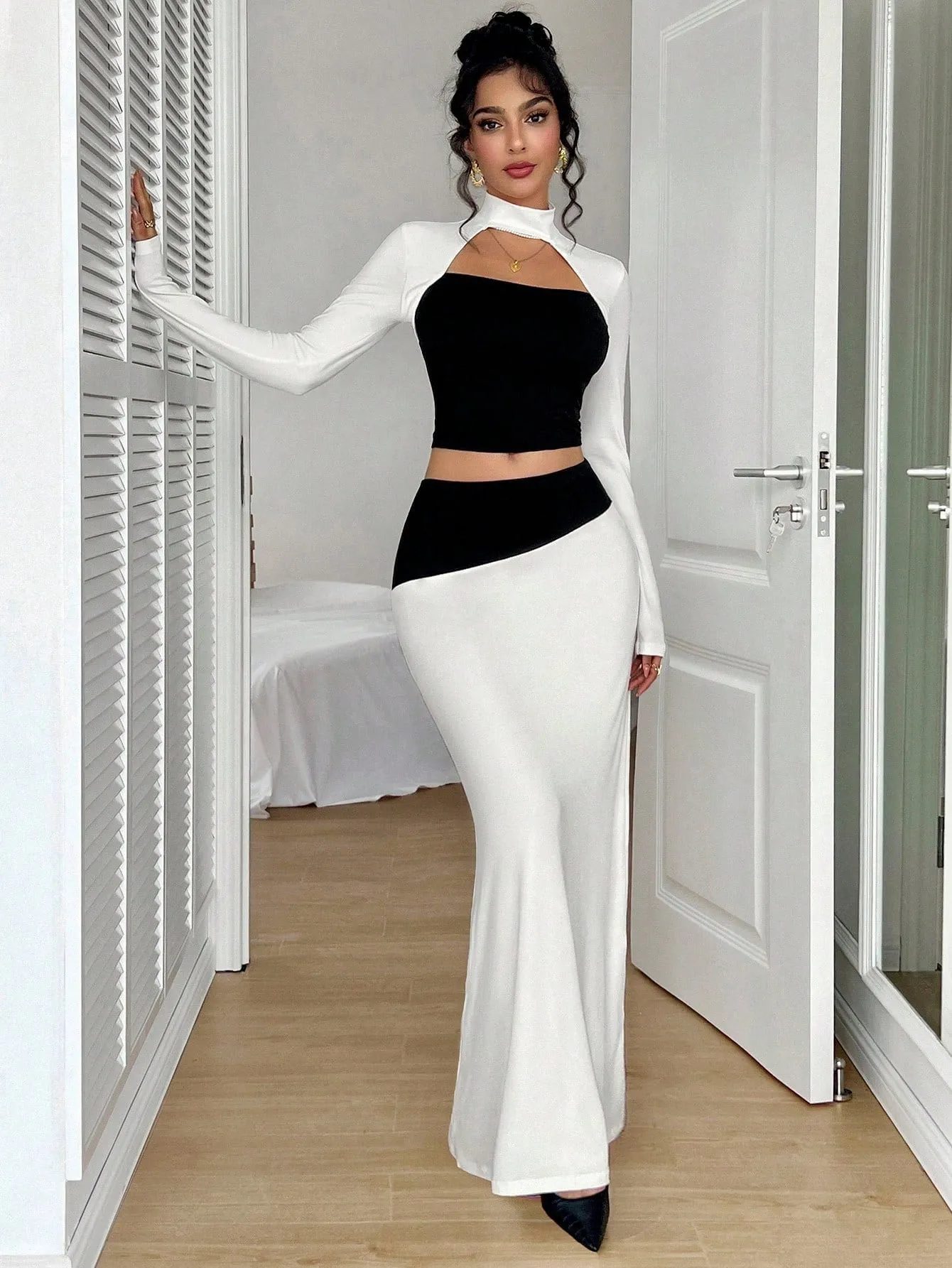 Color Blocking Design Lace-Up Halter Top & High Waisted Maxi Skirt Set,Elegant & Slimming