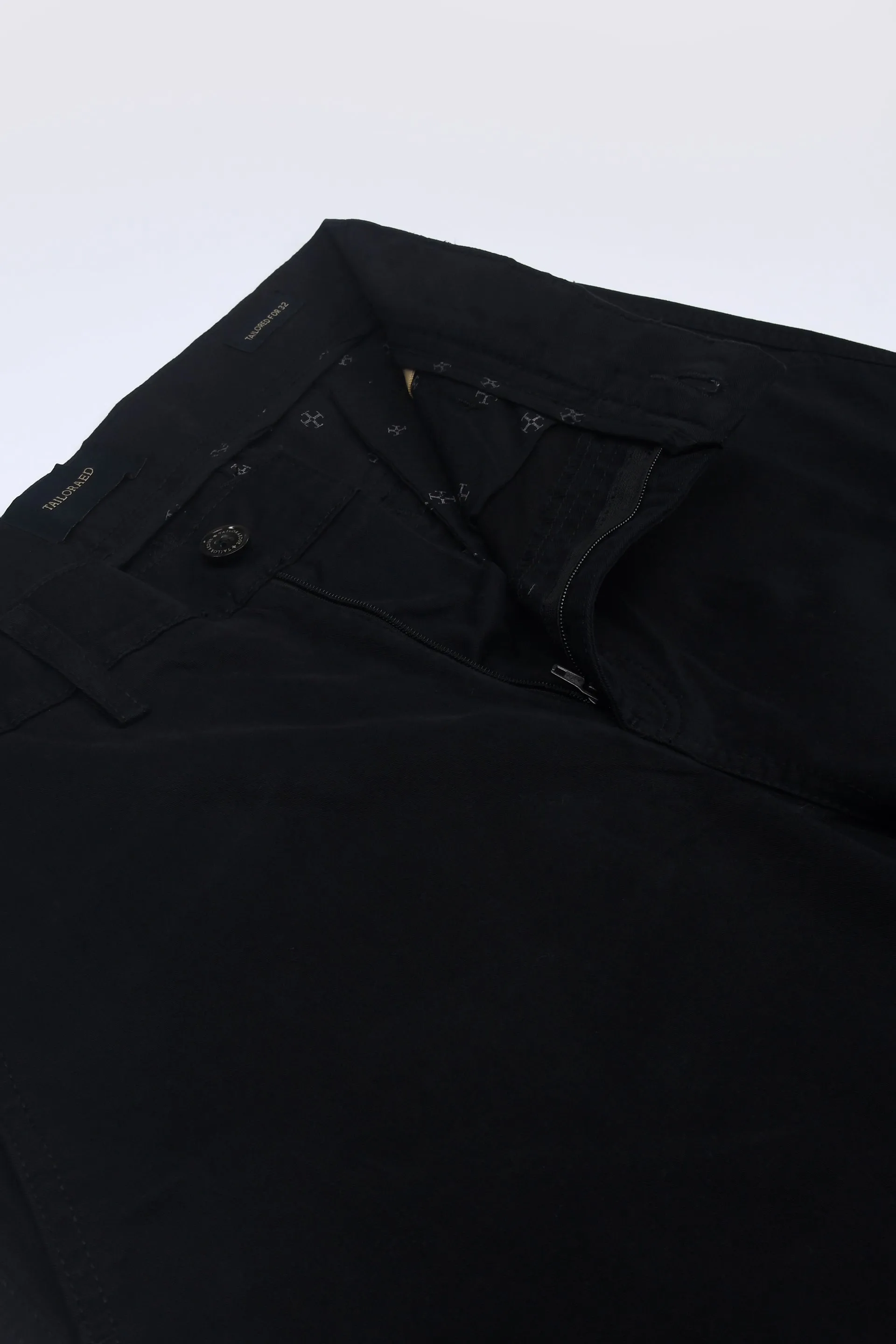 ELEVATED TWILL TAILORED CARGO PANTS IN BLACK