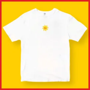 SUNS - SMALL FRONT CENTRE TEE